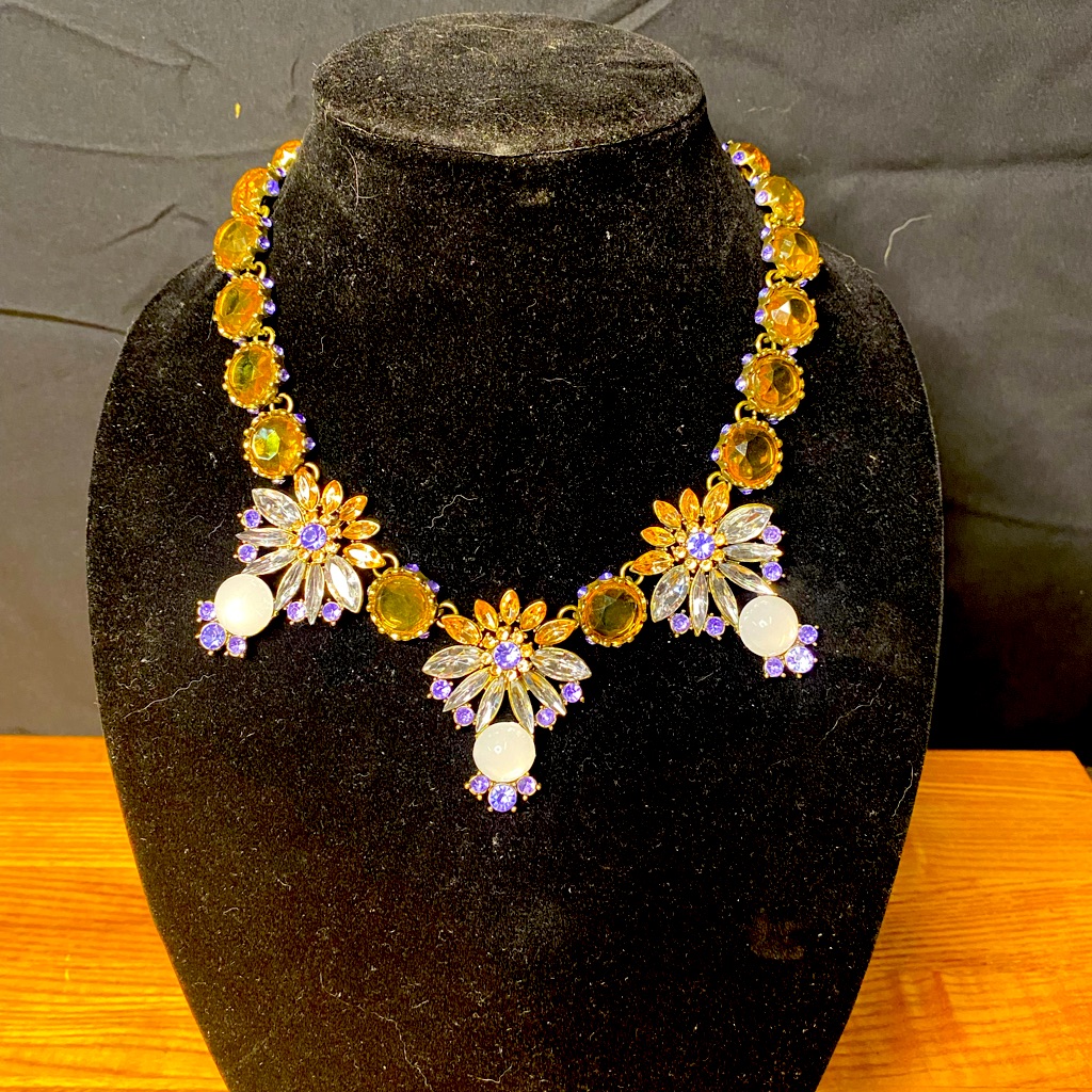 Cara Coutre Jewelry Set